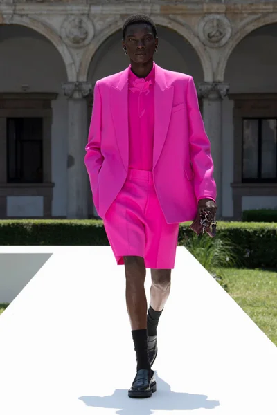 Look 10